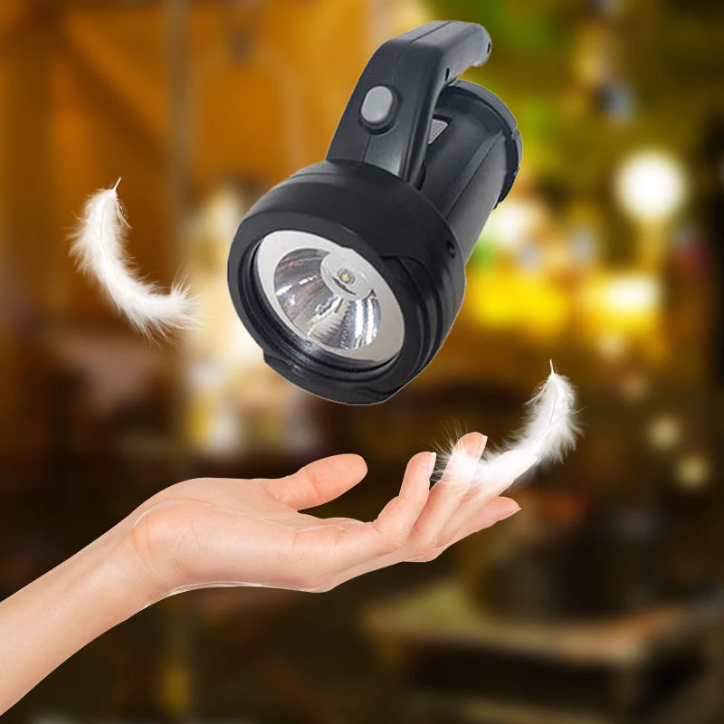 Household Multi-Tool Kit Flashlight Design - Image 5